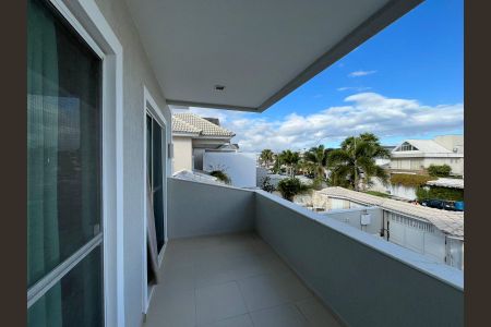 Casa de condomínio à venda com 320m², 4 quartos e 3 vagasVaranda