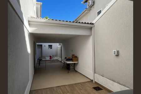 Casa de condomínio à venda com 320m², 4 quartos e 3 vagasÁrea externa