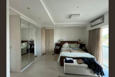 Casa de condomínio à venda com 320m², 4 quartos e 3 vagasQuarto