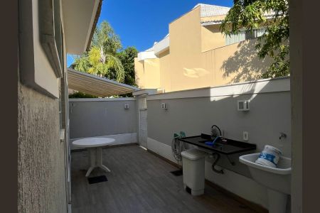 Casa de condomínio à venda com 320m², 4 quartos e 3 vagasÁrea de serviço