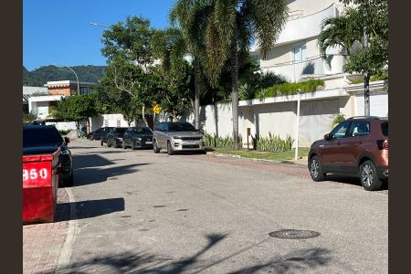 Casa de condomínio à venda com 320m², 4 quartos e 3 vagasÁrea externa