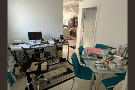 Casa de condomínio à venda com 320m², 4 quartos e 3 vagasEscritório