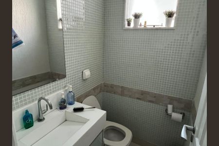 Casa de condomínio à venda com 320m², 4 quartos e 3 vagasBanheiro