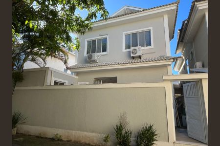 Casa de condomínio à venda com 320m², 4 quartos e 3 vagasÁrea externa