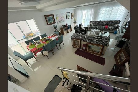 Casa de condomínio à venda com 320m², 4 quartos e 3 vagasSala