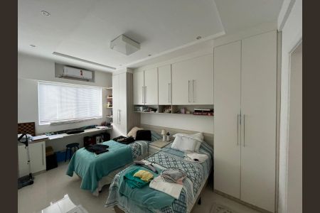 Casa de condomínio à venda com 320m², 4 quartos e 3 vagasQuarto