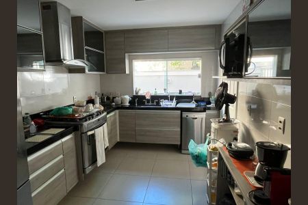 Casa de condomínio à venda com 320m², 4 quartos e 3 vagasCozinha