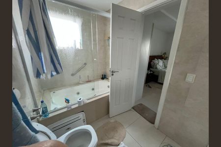 Casa de condomínio à venda com 320m², 4 quartos e 3 vagasBanheiro