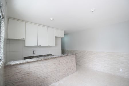 Sala de kitnet/studio para alugar com 1 quarto, 55m² em Curicica, Rio de Janeiro