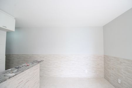 Sala de kitnet/studio para alugar com 1 quarto, 55m² em Curicica, Rio de Janeiro