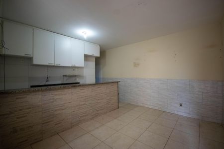 Sala de casa para alugar com 1 quarto, 55m² em Curicica, Rio de Janeiro