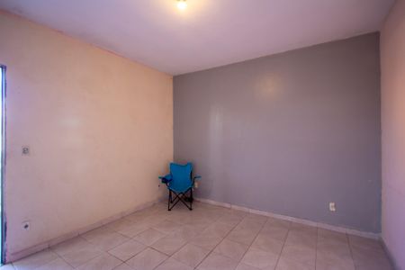 Sala 1 de casa para alugar com 3 quartos, 140m² em Amendoeira, São Gonçalo