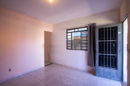 Sala 1 de casa para alugar com 3 quartos, 140m² em Amendoeira, São Gonçalo