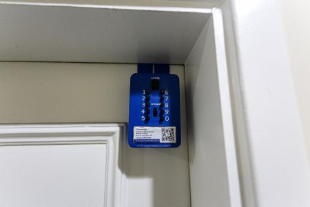 Apartamento para alugar com 70m², 2 quartos e 1 vagalockbox