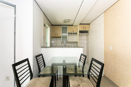 Apartamento para alugar com 70m², 2 quartos e 1 vagaSala - Mesa e Cadeiras