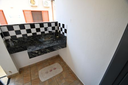 Casa à venda com 200m², 3 quartos e 3 vagasBanheiro de serviço