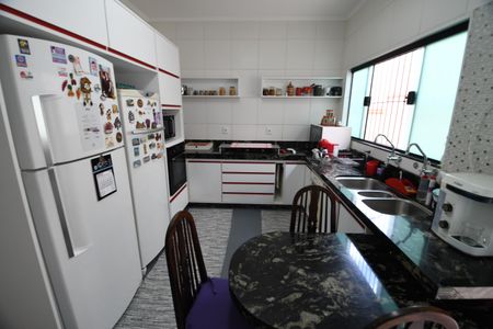 Casa à venda com 200m², 3 quartos e 3 vagasCozinha