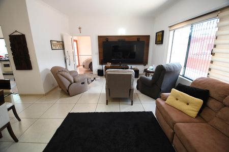 Casa à venda com 200m², 3 quartos e 3 vagasSala