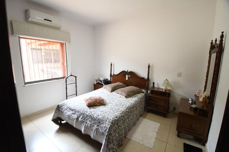 Casa à venda com 200m², 3 quartos e 3 vagasQuarto 3 - Suíte