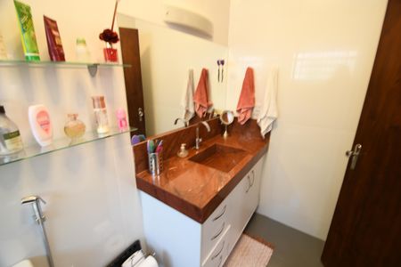 Casa à venda com 200m², 3 quartos e 3 vagasBanheiro Suíte