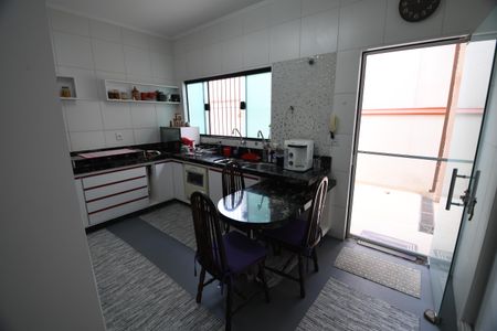 Casa à venda com 200m², 3 quartos e 3 vagasCozinha