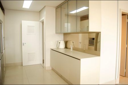 Apartamento para alugar com 178m², 3 quartos e 3 vagas