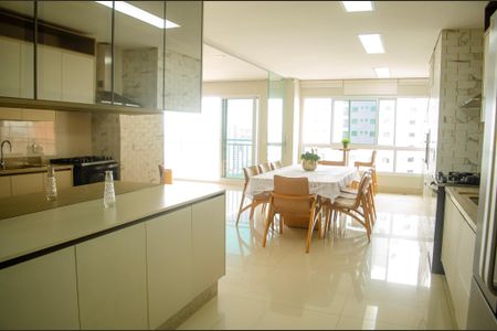 Apartamento para alugar com 178m², 3 quartos e 3 vagas