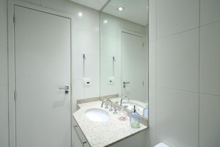 Apartamento à venda com 83m², 3 quartos e 2 vagasBanheiro da Suíte