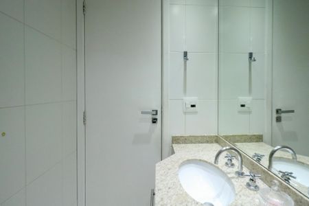 Apartamento à venda com 83m², 3 quartos e 2 vagasBanheiro da Suíte