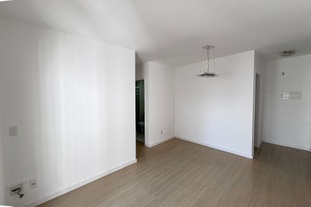 Sala de apartamento para alugar com 2 quartos, 52m² em Vila Liviero, São Paulo
