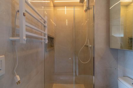 Banheiro de kitnet/studio para alugar com 1 quarto, 24m² em Pompeia, São Paulo