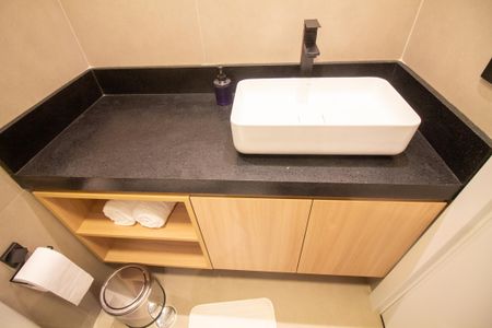 Banheiro de kitnet/studio para alugar com 1 quarto, 30m² em Jardim das Acacias, São Paulo