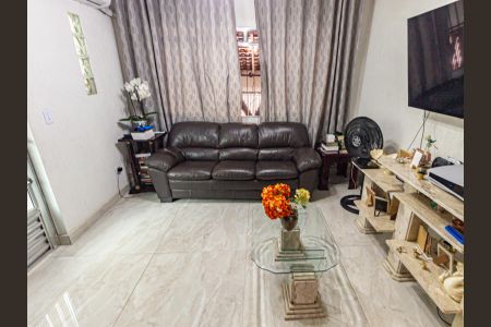 Sala de casa à venda com 3 quartos, 136m² em Parque Sevilha, São Paulo