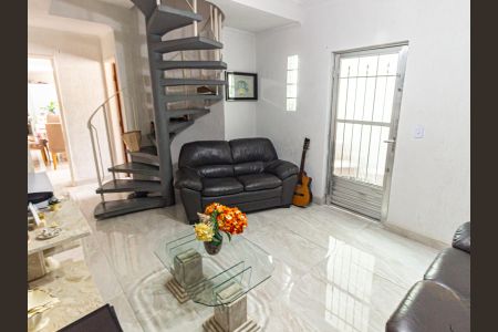 Sala de casa à venda com 3 quartos, 136m² em Parque Sevilha, São Paulo