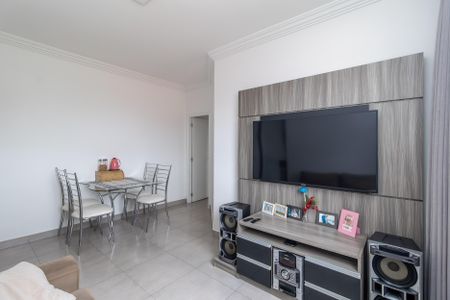 Sala de apartamento à venda com 3 quartos, 68m² em Heliópolis, Belo Horizonte