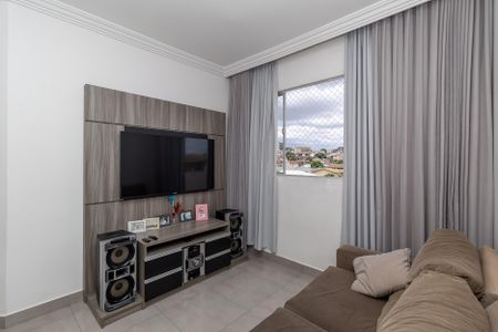 Sala de apartamento à venda com 3 quartos, 68m² em Heliópolis, Belo Horizonte
