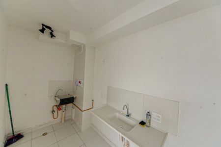 Sala/cozinha de apartamento para alugar com 2 quartos, 32m² em Quinta da Paineira, São Paulo