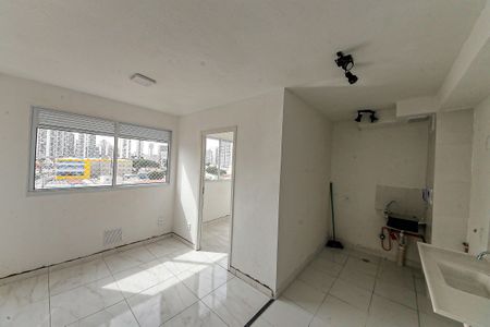 Sala/cozinha de apartamento para alugar com 2 quartos, 32m² em Quinta da Paineira, São Paulo