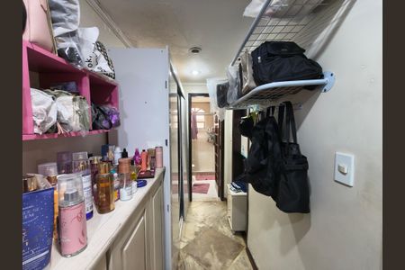 Casa de condomínio à venda com 250m², 3 quartos e 1 vagaCloset - Quarto 1  Suite