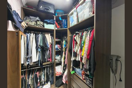 Casa de condomínio à venda com 250m², 3 quartos e 1 vagaCloset - Quarto 2 Suite