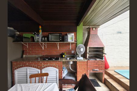 Casa de condomínio à venda com 250m², 3 quartos e 1 vagaQuintal / Piscina / Churrasqueira