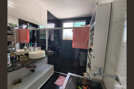 Casa de condomínio à venda com 250m², 3 quartos e 1 vagaBanheiro