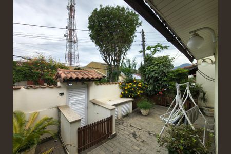 Casa de condomínio à venda com 250m², 3 quartos e 1 vagaHall de entrada