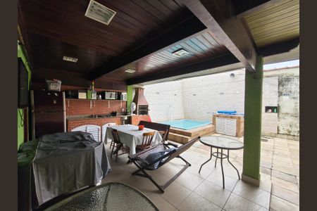 Casa de condomínio à venda com 250m², 3 quartos e 1 vagaQuintal / Piscina / Churrasqueira