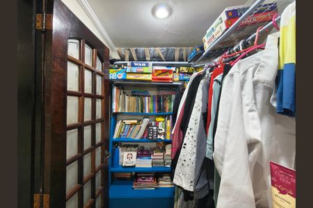 Casa de condomínio à venda com 250m², 3 quartos e 1 vagaCloset - Quarto 1  Suite