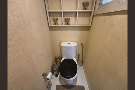 Casa de condomínio à venda com 250m², 3 quartos e 1 vagaLavabo