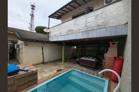 Casa de condomínio à venda com 250m², 3 quartos e 1 vagaQuintal / Piscina / Churrasqueira