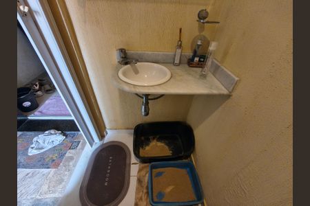 Casa de condomínio à venda com 250m², 3 quartos e 1 vagaLavabo