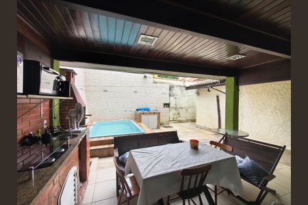 Casa de condomínio à venda com 250m², 3 quartos e 1 vagaQuintal / Piscina / Churrasqueira