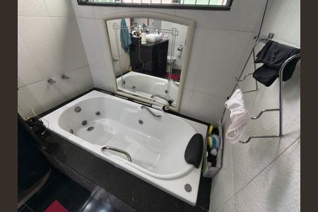 Casa de condomínio à venda com 250m², 3 quartos e 1 vagaBanheiro - Quarto 2 Suite